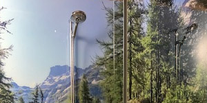 Dusche mit Wasserfall-/Naturlandschaft-Panoramafoto auf Rückwand.