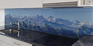 Küchenrückwand aus Glas.