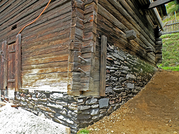 Wandbild einer Steinmauer