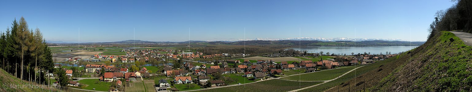 P000878: Panorama Dorf Sugiez am Murtensee