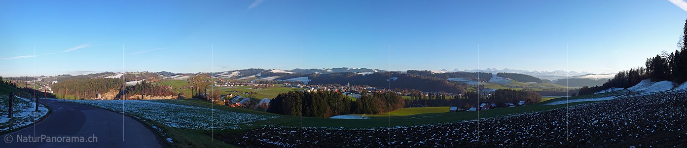 P001656: Panoramafoto Emmental: Sumiswald, Schloss Trachselwald und Berner Alpen
