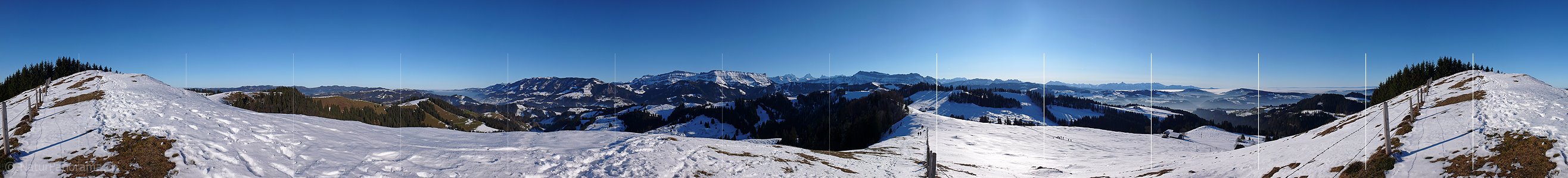 P001718: Panoramafoto Emmentaler Hügellandschaft, Voralpen und Alpen im Winter