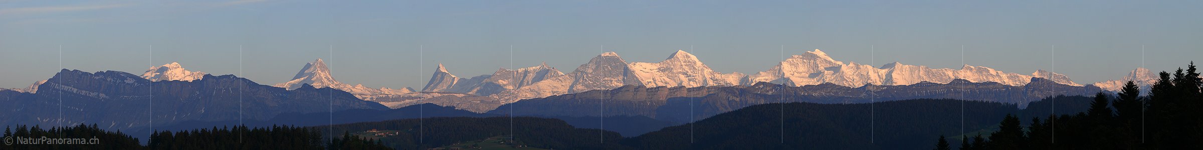 P002190: Panoramabild Alpenkette im Abendlicht