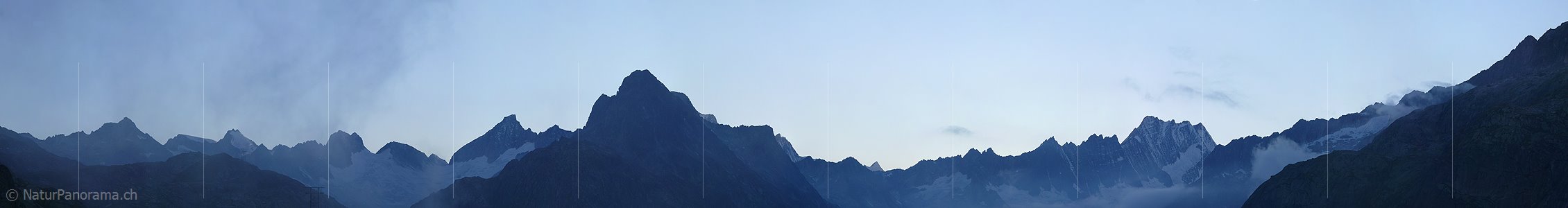 P002496: Panoramabild Abendstimmung mit Bergkette