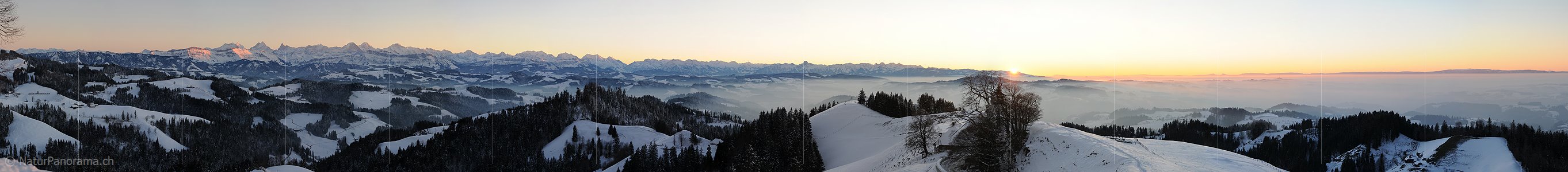 P002925: Panoramabild Sonnenuntergang über dem Emmental