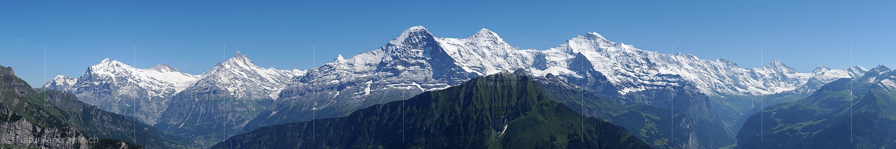 P003897a: Panoramafoto des Dreigestirns Eiger, Mönch und Jungfrau von der Schynigen Platte