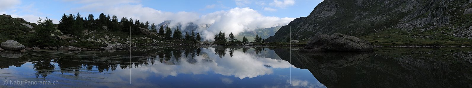 P003981: Grosspanorama Spiegelung des Wolkenhimmels in Bergsee