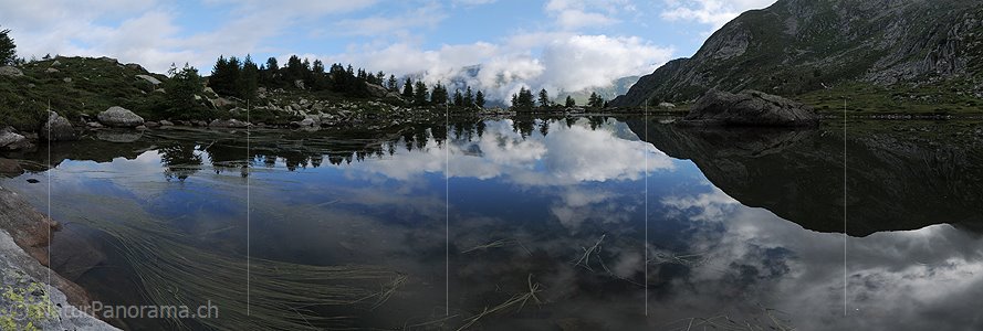 P003982: Panorama Spiegelung Wolkenhimmel in Bergsee