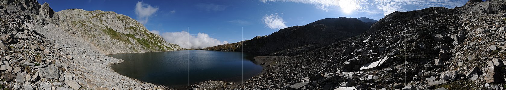 P004085: Panoramabild Bergsee in karger Landschaft