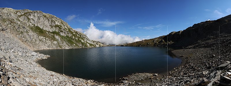 P004086: Grosspanorama Bergsee in karger Umgebung (Blausee)