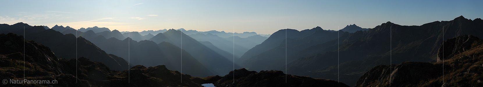 P004102: Panoramabild Bergketten im Morgenlicht