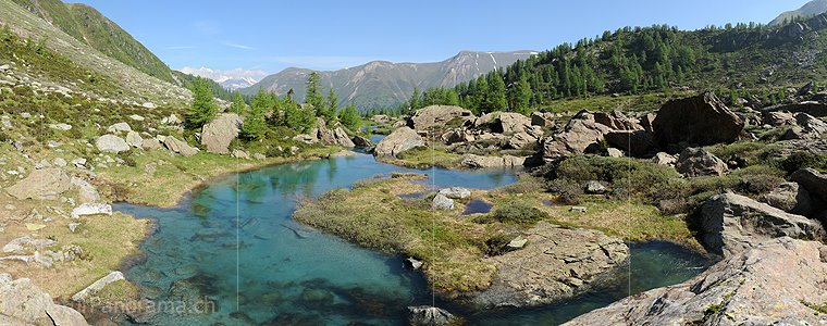 P004436: Grosspanorama Wasser in Berglandschaft