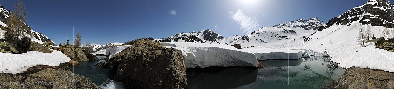 P005071: Panorama Wasserbecken und Wasserlauf im Frühjahr