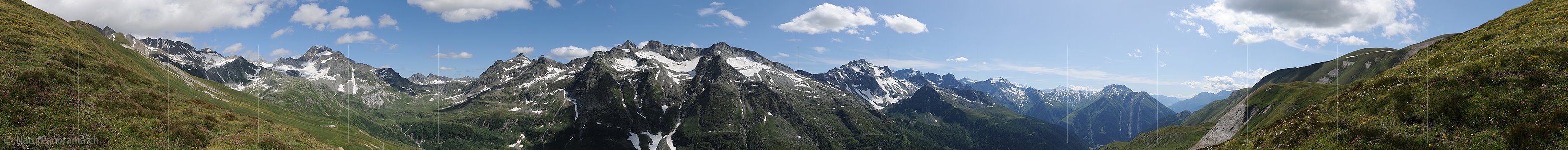 P005352: Panoramabild Schönwetterwolken über Berglandschaft