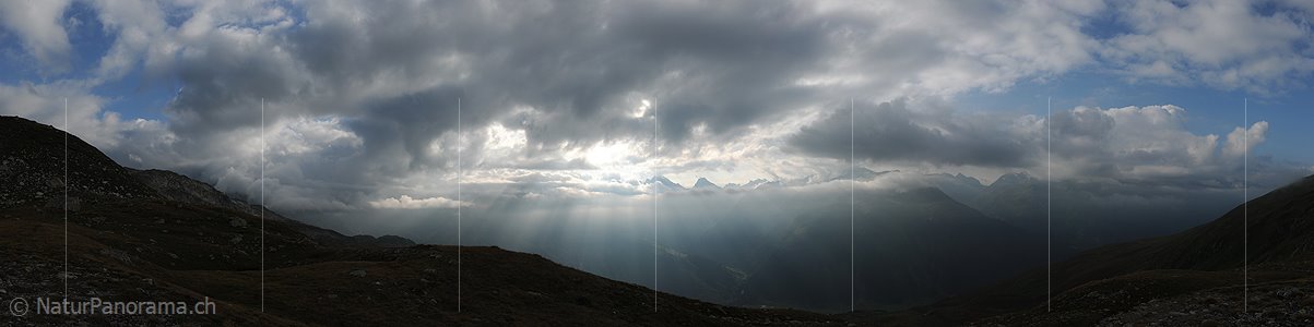 P005471: Panoramabild Morgenstimmung mit Wolken und Lichtstrahlen