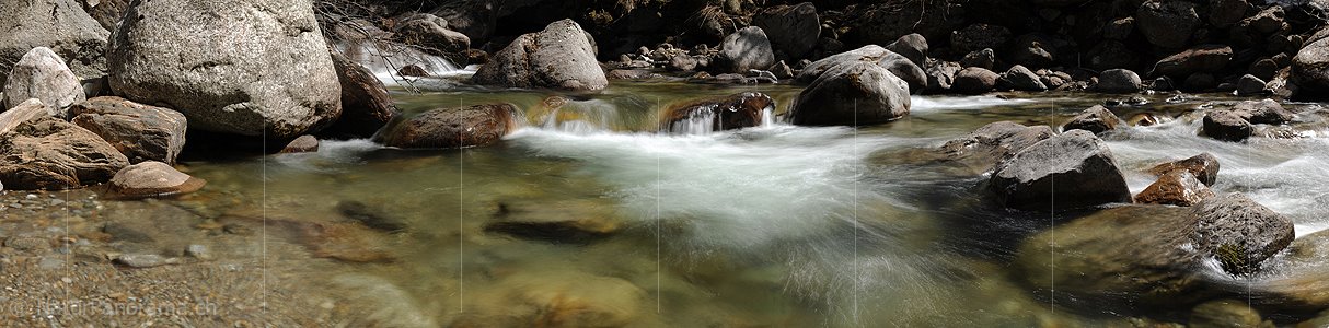 P007385: Panoramabild Wasserbecken in Bergbach (Langzeitbelichtung)