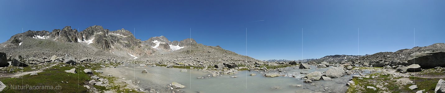 P007941: Panoramabild Sidelenbach (Über karge Hochebene fliessender Bergbach)
