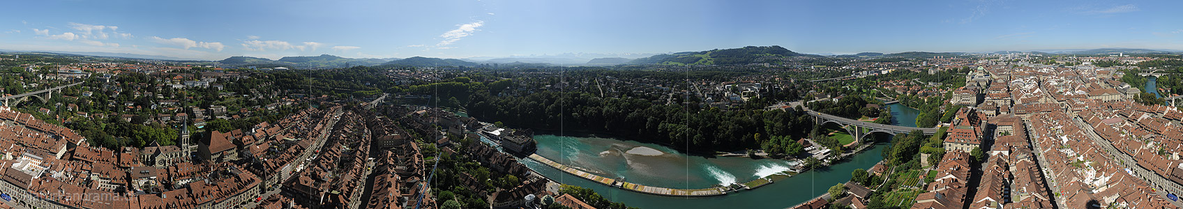 P008111c: 360° Gigapixel-Panorama Blick von der Spitze des Münsterturms auf die Stadt Bern und ihre Umgebung