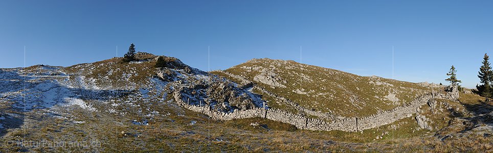 P008731: Panoramabild Steinmauer in Juralandschaft