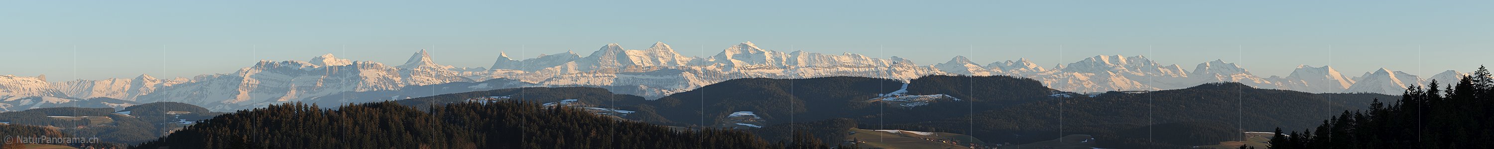 P009151a: Panorama Berner Alpen im Abendlicht