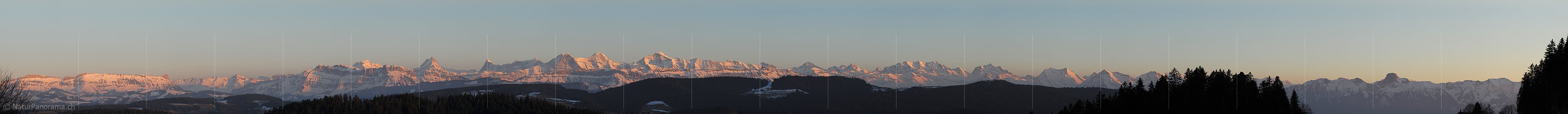 P009153b: Langes Panoramafoto Berner Alpen vom Emmental (Winter)