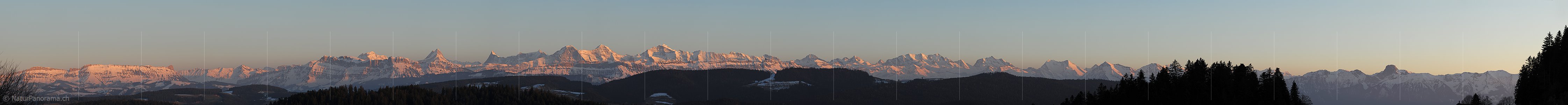 P009153c: Langes Panoramafoto Berner Alpen vom Emmental (Winter)