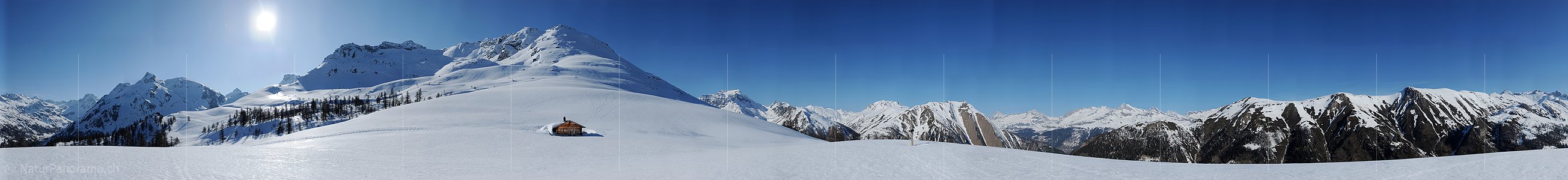 P009253: 360° Gigapixel-Panoramafoto Berghütte in unberrührter Berglandschaft/Winterlandschaft