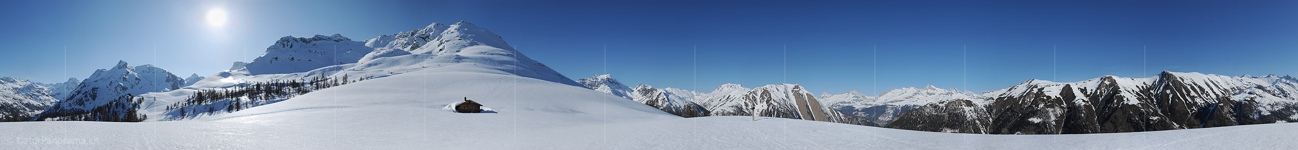 P009253d: 360° Gigapixel-Panoramafoto Berghütte in unberrührter Berglandschaft/Winterlandschaft