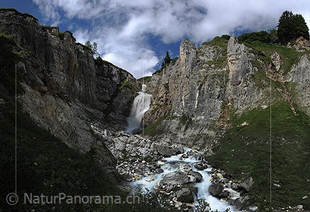 P010118: Hochauflösendes Panoramafoto Wasserfall über Dolomitstufe
