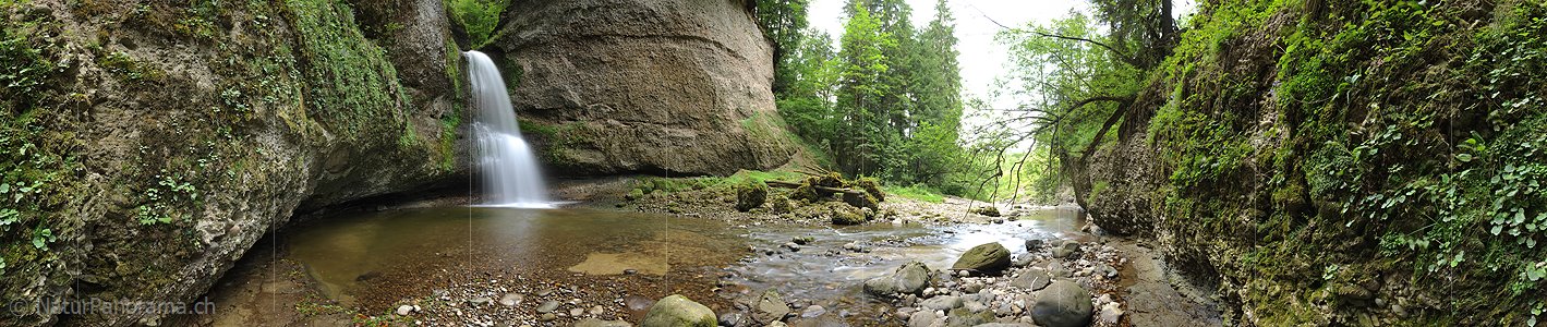 P010217: 360° Panoramabild Wasserfall in Schlucht