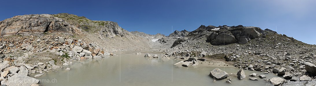 P010472: Panoramabild Schwemmebene in karger Berglandschaft