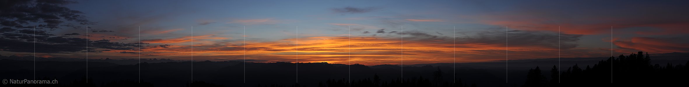 P011091: Panoramabild Intensives Abendrot mit glühenden Wolken