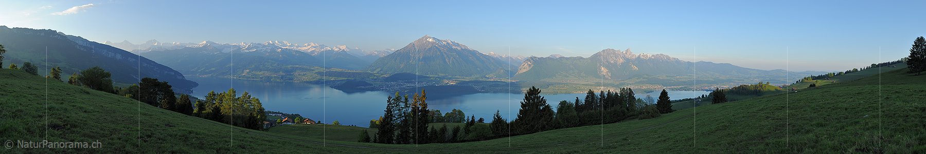 P012764: Hochauflösendes Panorama Morgenstimmung über der Thunerseeregion