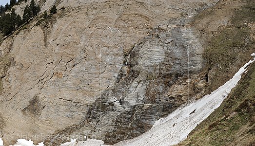 P014562: Hochauflösendes Foto einer Felswand aus Bündnerschiefer
