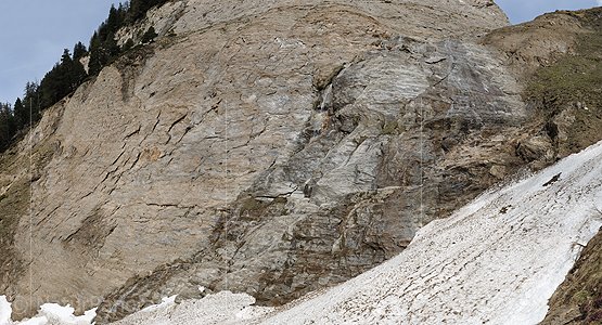 P014563: Gigapixel-Panoramabild einer Felswand aus Bündnerschiefer