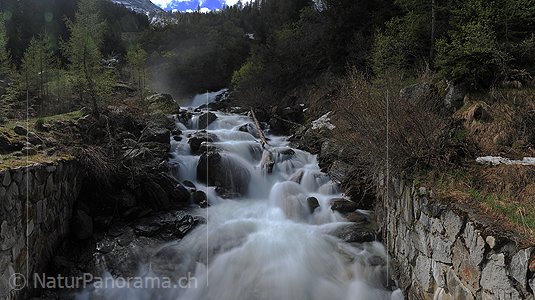 P014611: Panoramafoto Wilder Bergbach mit Wasserfall (Langzeitbelichtung)