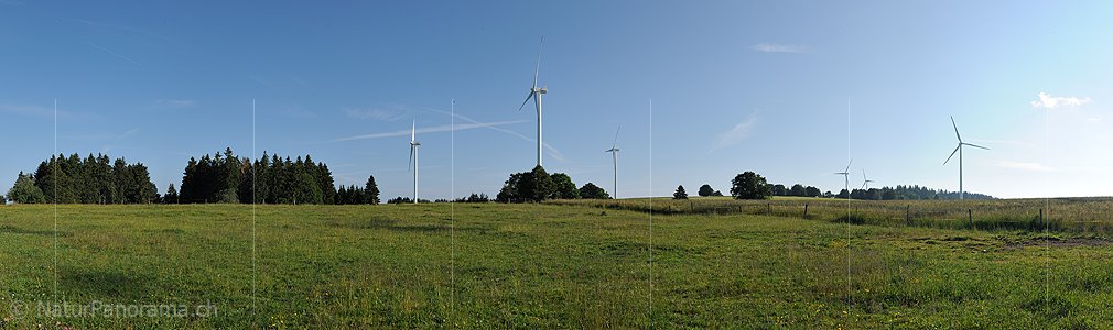 P014757: Panoramafoto Windturbinen auf Juraweide