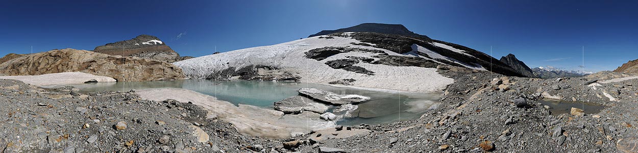 P014937: 360° Gigapixel panorama of the glacier lake at the Chaltwasser glacier