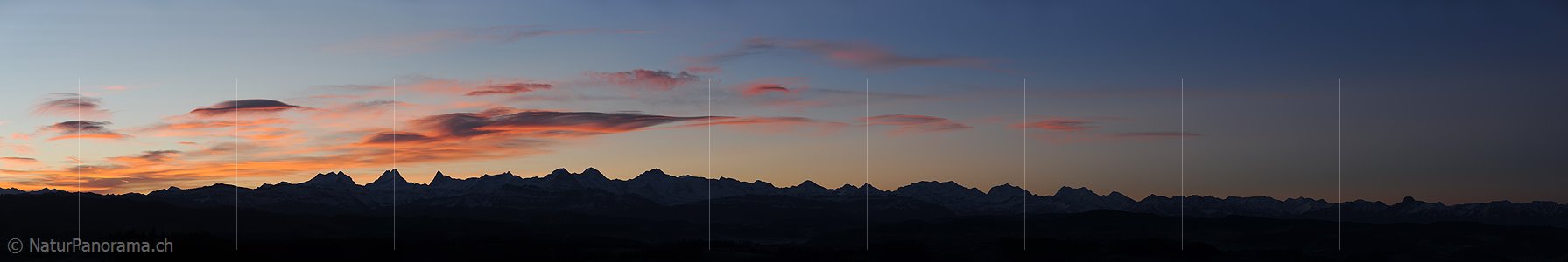 P015596: Panoramafoto Morgenstimmung über den Berner Alpen