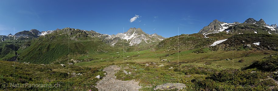 P016416: Panoramafoto Grüne Berglandschaft