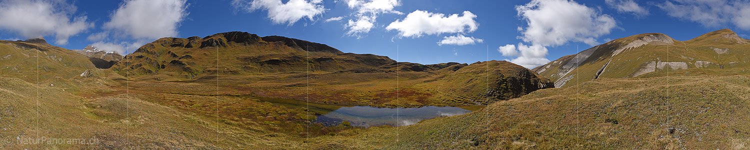 P016860: 360° Panoramafoto Herbstliche Berglandschaft mit kleinem Bergsee