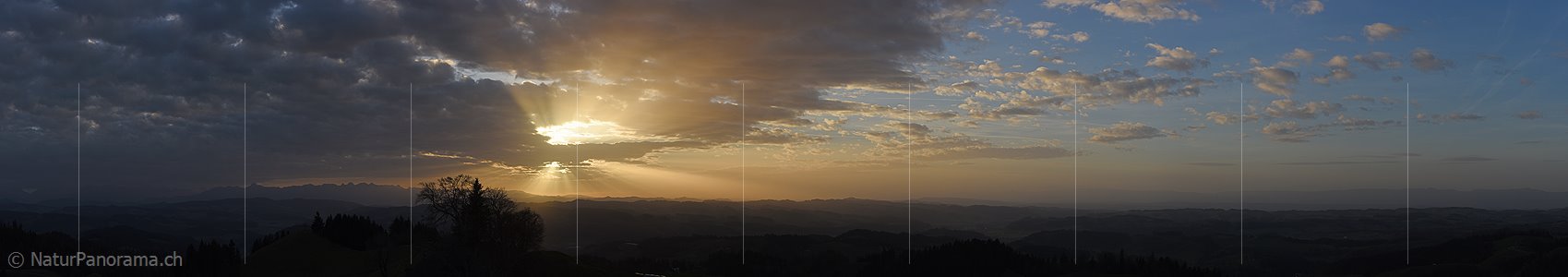 P016993: Panoramafoto Abendstimmung mit intensiven Lichtstrahlen