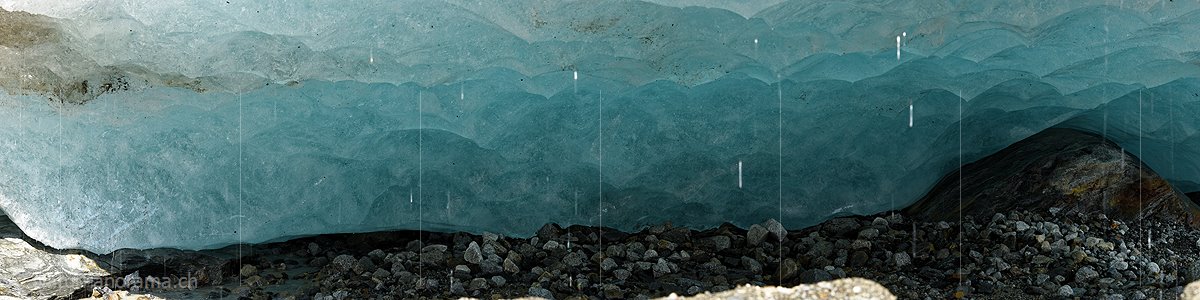 P020484: Panoramafoto Hellblaues Gletschereis in kleiner Grotte