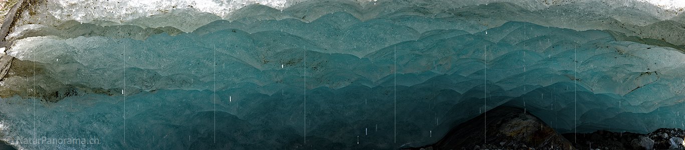 P020486: Panoramabild Hellblaues Gletschereis in kleiner Grotte