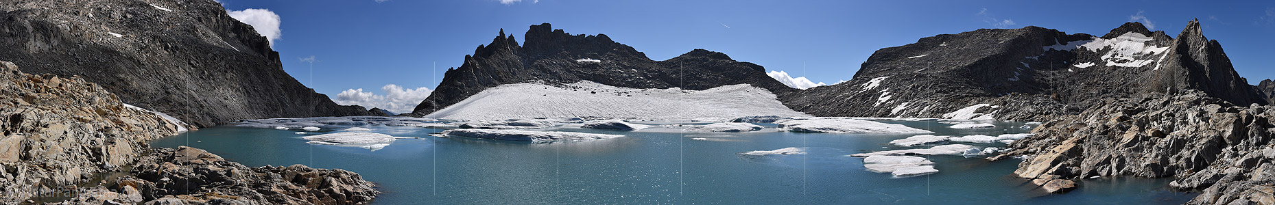 P022186: Panoramafoto Chüebodengletscher