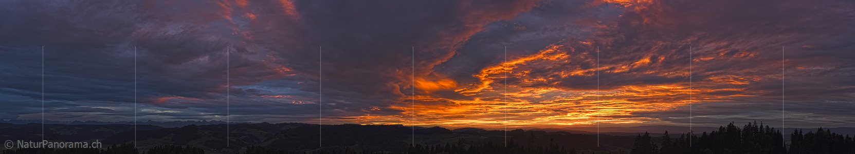 P022331: Panoramafoto Glühender Abendhimmel
