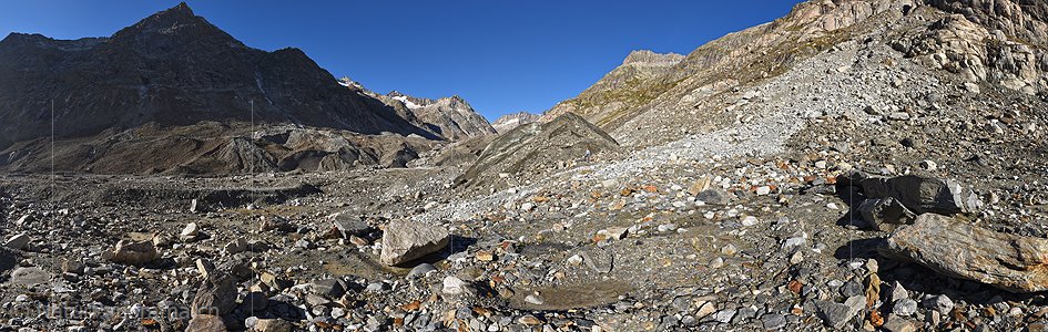 P022344: Panoramafoto Eisblock vor dem Unteraargletscher (Stand 6.2018)