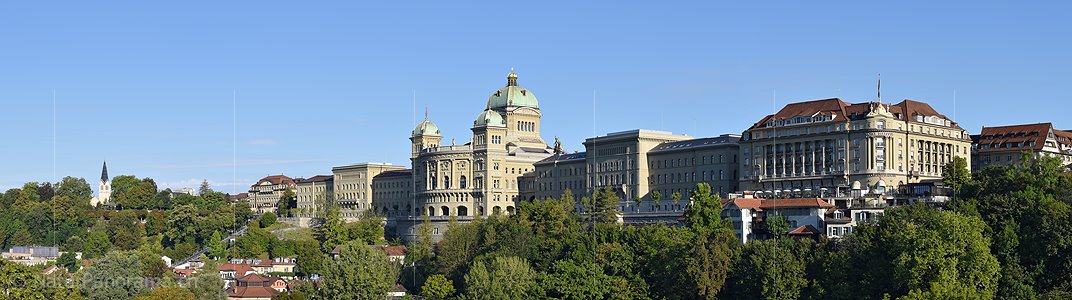 P026050a: Panoramafoto Bundeshaus  im Morgenlicht.