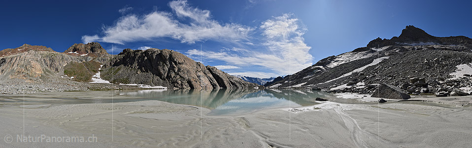 P023399: Panorama photo sandy beach at mountain lake
