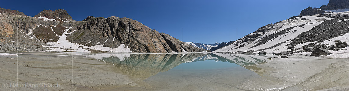 P021706: Panoramafoto Feine Spiegelung in Bergsee